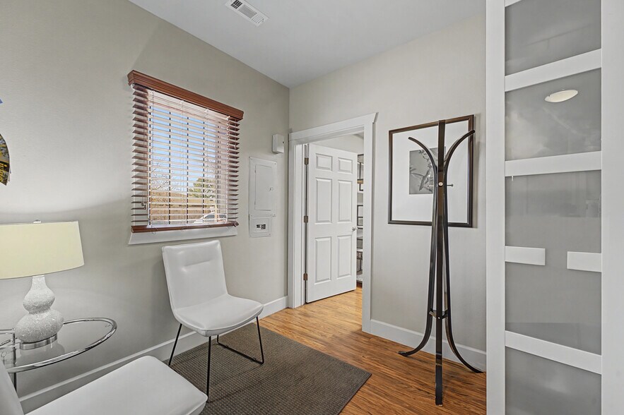 More Photos Of 1133 NW J St, Bentonville Office For Sale