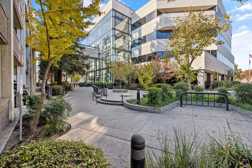 More Photos Of 100 Willow Plz, Visalia Medical For Sale