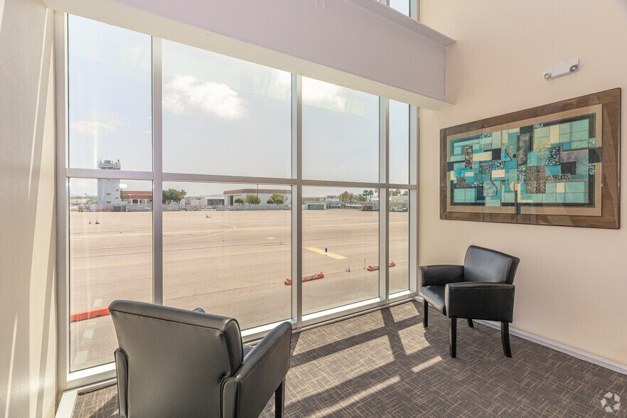 More Photos Of 2100 Palomar Airport Rd, Carlsbad Unknown For Lease