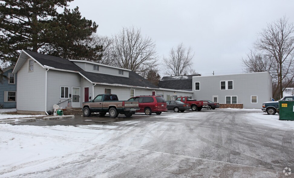 Primary Photo Of 920 W Grand River Ave, Williamston Apartments For Sale