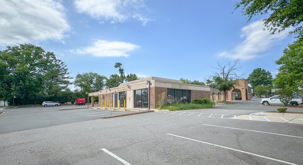 Primary Photo Of 4260 John Marr Dr, Annandale Bank For Lease