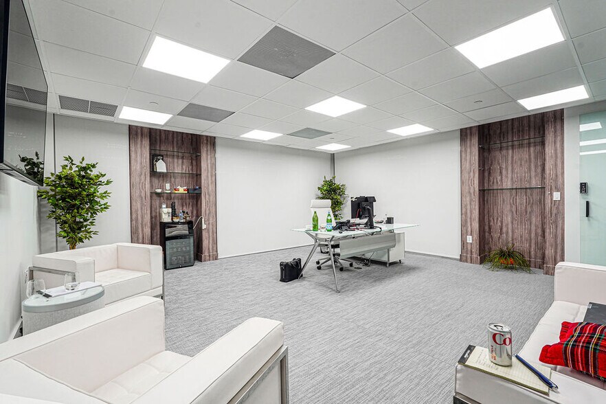 More Photos Of 1110 Brickell Ave, Miami Office For Sale