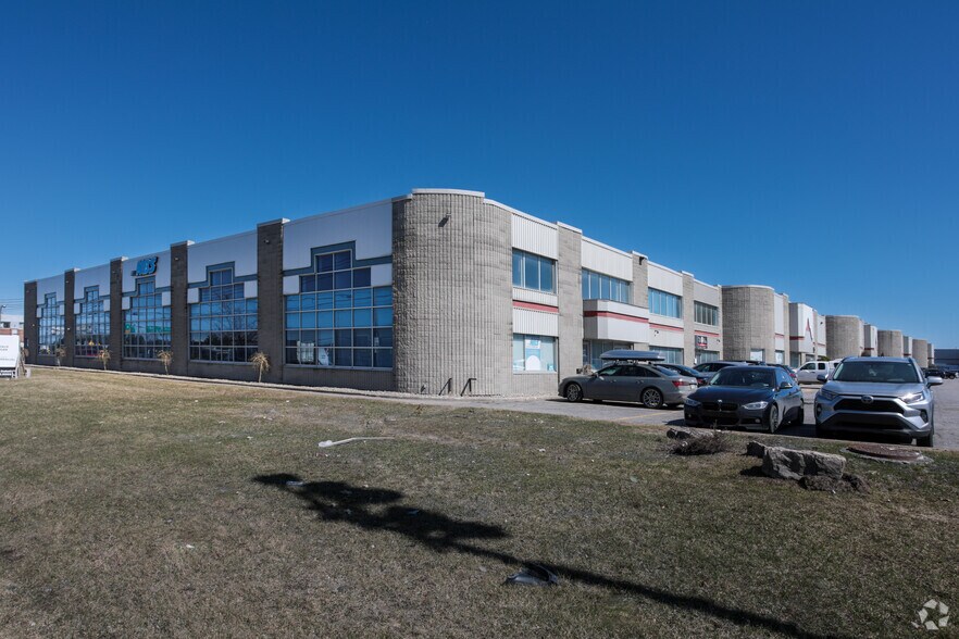 More Photos Of 7524-7550 Ch De La Côte-de-Liesse, Montréal Distribution For Sale