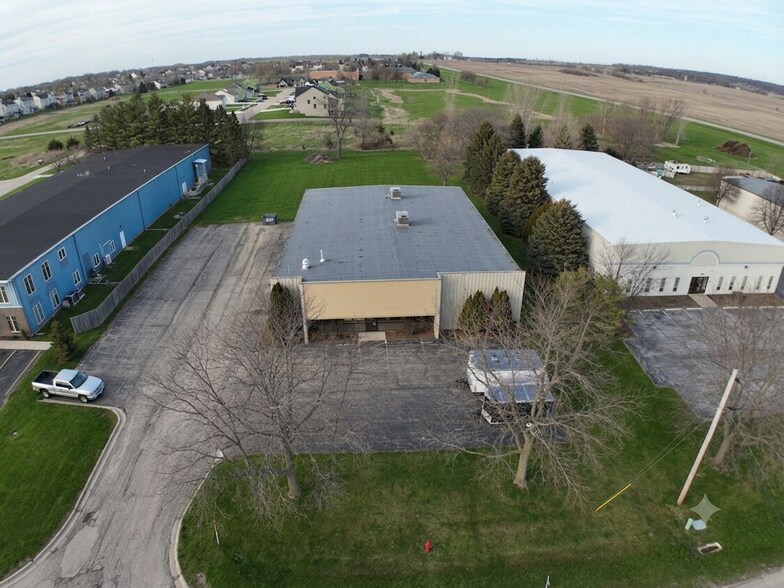 More Photos Of 808 Hicks Dr, Elburn Industrial For Sale