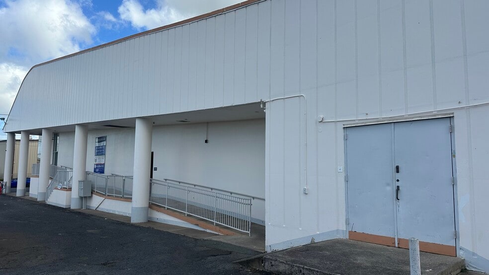 More Photos Of 2200 Kamehameha Hwy, Honolulu Storefront Retail Office For Lease