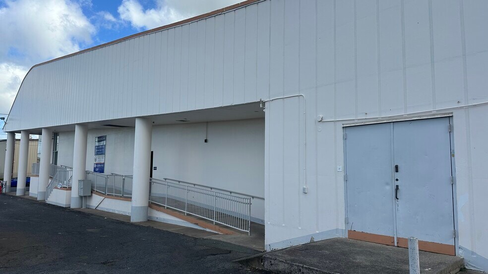 More Photos Of 2200 Kamehameha Hwy, Honolulu General Retail For Lease