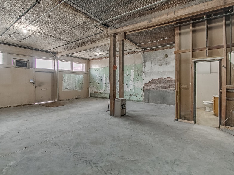 More Photos Of 1144 NW 4th St, Oklahoma City Manufacturing For Sale