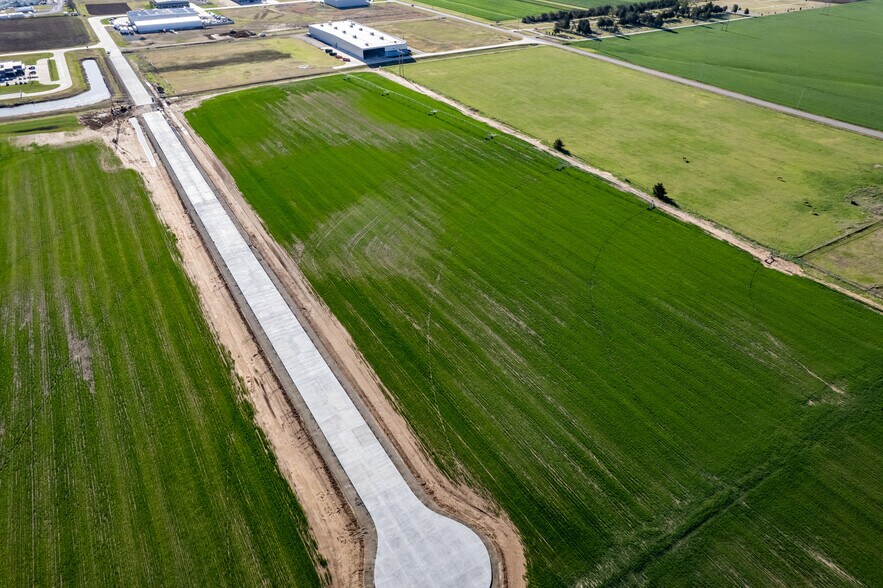 More Photos Of 135th, Maize Land For Sale