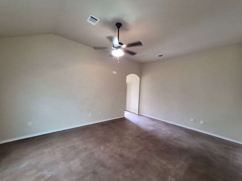 More Photos Of 698 Saengerhalle Rd, New Braunfels Apartments For Sale