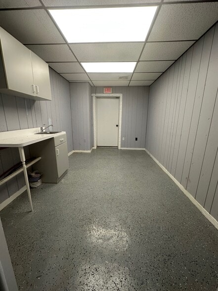 More Photos Of 1804 Oak Tree Rd, Edison Medical For Lease