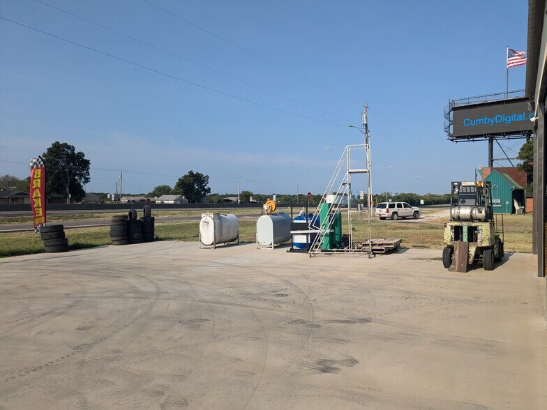 More Photos Of 11468 Black Jack Rd, Cumby Auto Repair For Sale