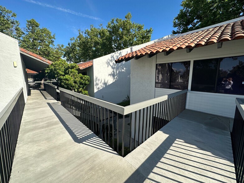 More Photos Of 1820 W Orangewood Ave, Orange Office For Lease