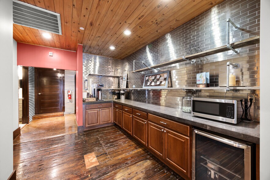 More Photos Of 109 E Lafayette St, Jackson Office Residential For Lease