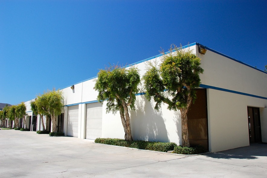 More Photos Of 67 W Easy St, Simi Valley Warehouse For Lease