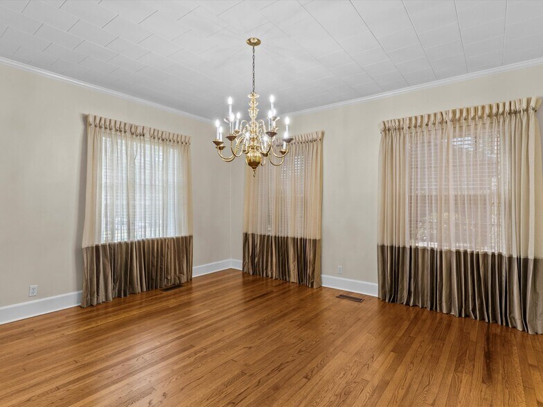 More Photos Of 302 W College St, Enterprise Flex For Sale