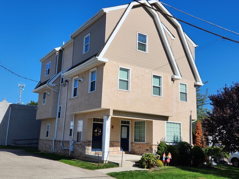 More Photos Of 1901 Pennview Rd, Havertown Flex For Sale