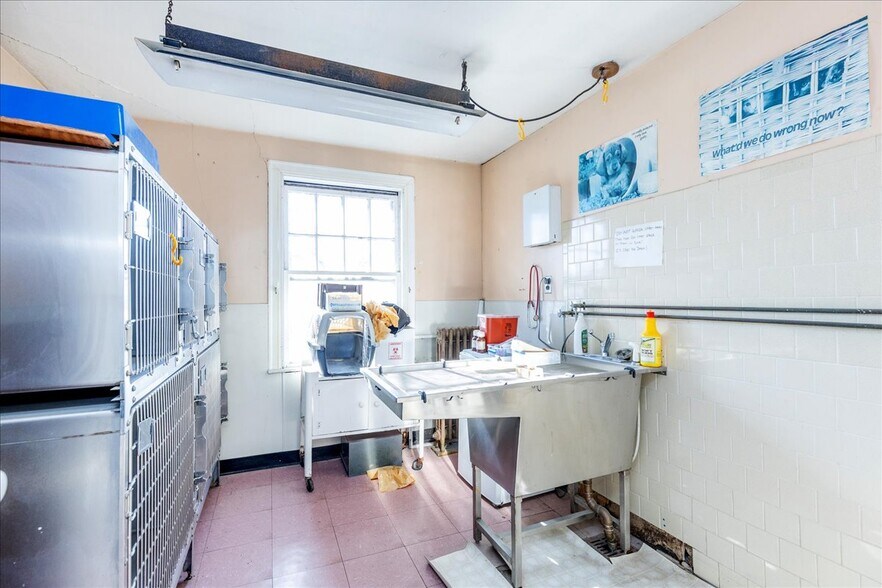 More Photos Of 21 Jackson St, Methuen Veterinarian Kennel For Sale