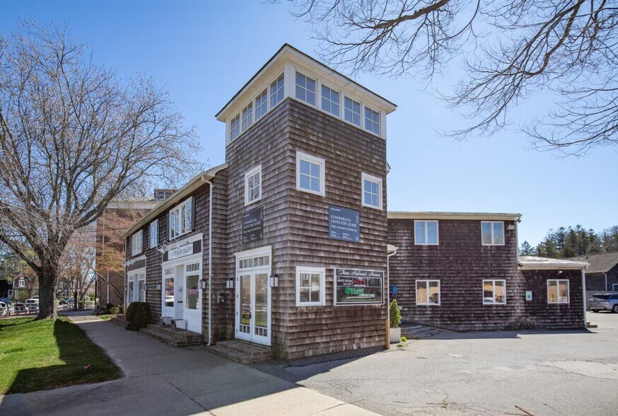 More Photos Of 3 Railroad Ave, East Hampton Storefront Retail Office For Lease