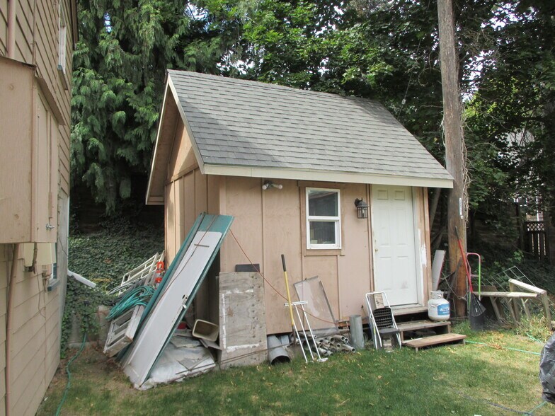 More Photos Of 905 NE Lake St, Pullman Multifamily For Sale