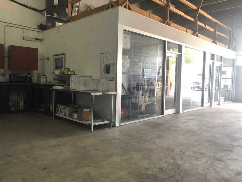 More Photos Of 2075-2129 W 76th St, Hialeah Showroom For Lease