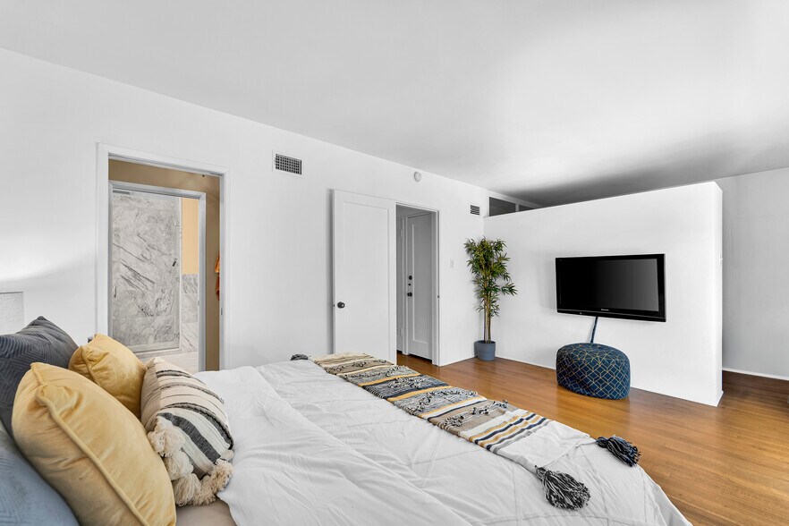 More Photos Of 4227 Van Nuys Blvd, Sherman Oaks Apartments For Sale