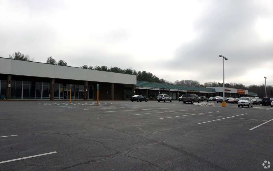 More Photos Of 3490-3556 S Jefferson St, Falls Church General Retail For Lease