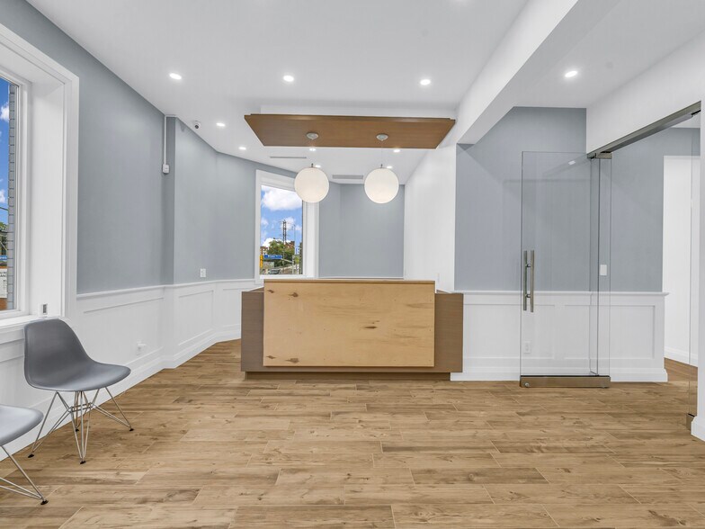 More Photos Of 541 Queen St E, Toronto Storefront For Lease