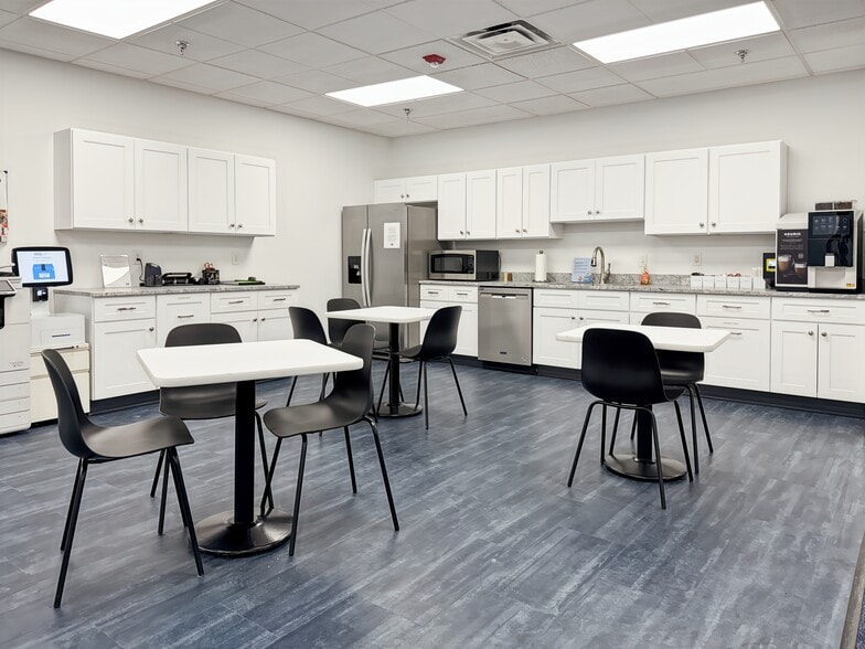 Primary Photo Of 300 Northpointe Cir, Seven Fields Coworking Space