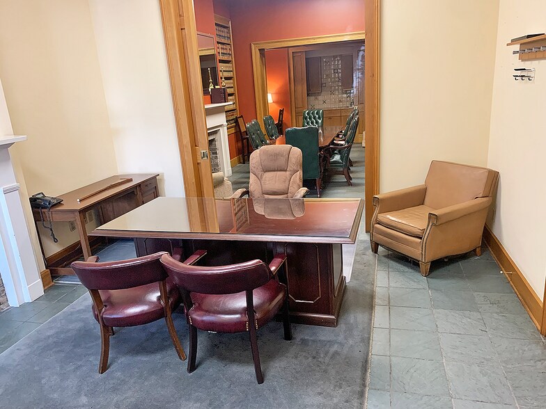 More Photos Of 56-58 S Conception St, Mobile Office For Lease