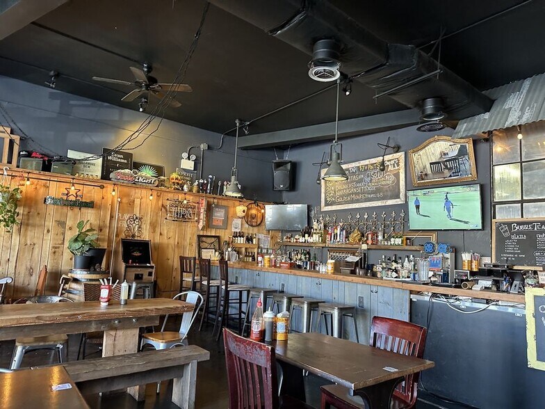 More Photos Of 27102 - 27120 Union Tpke, New Hyde Park Restaurant For Lease