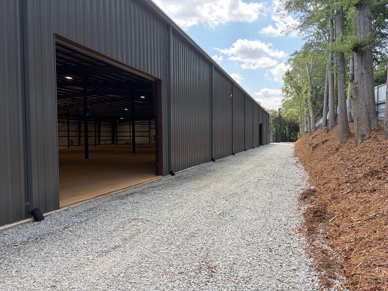 More Photos Of 630 Wofford St, Spartanburg Warehouse For Lease