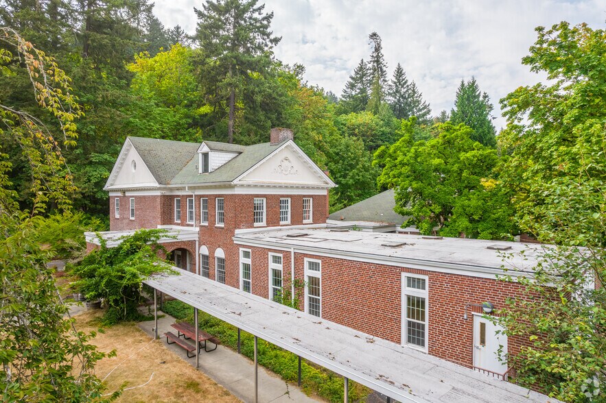 More Photos Of 2640 NW Alexandra Ave, Portland Specialty For Sale