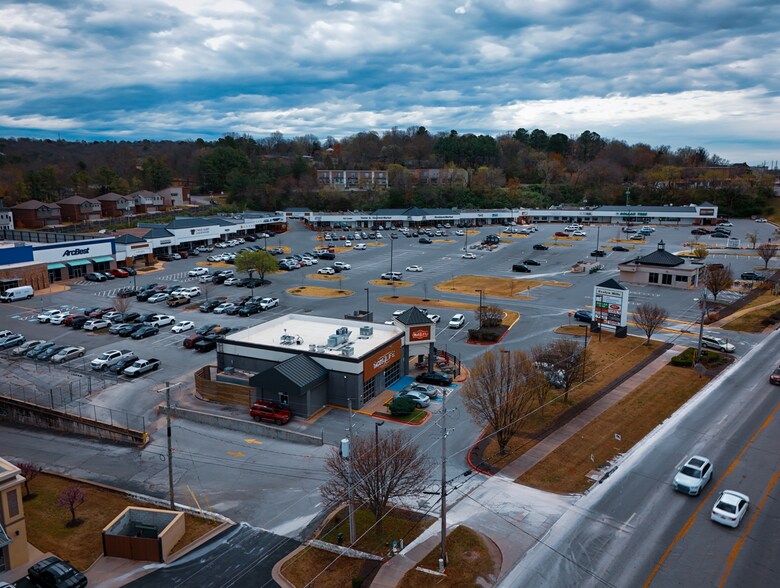 More Photos Of 1320-1554 N College Ave, Fayetteville Unknown For Lease