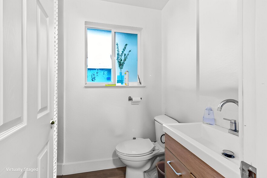 More Photos Of 15540 NE Couch St, Portland Apartments For Sale