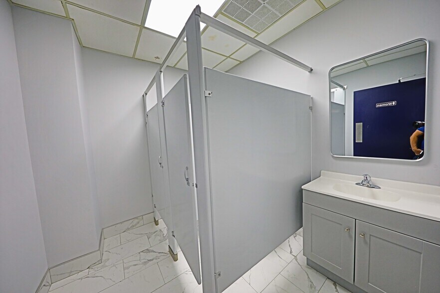 More Photos Of 999 Willow Grove St, Hackettstown Warehouse For Lease