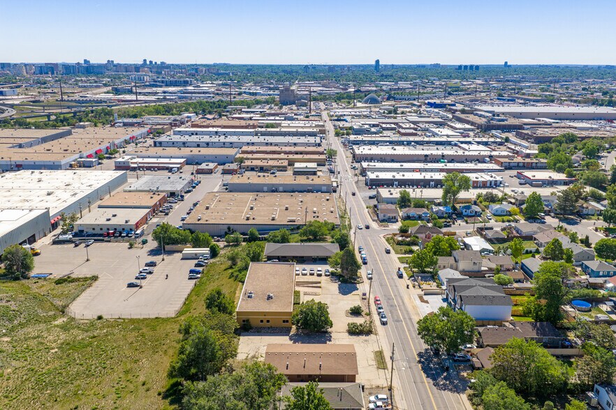 More Photos Of 2737 W 2nd Ave, Denver Warehouse For Lease