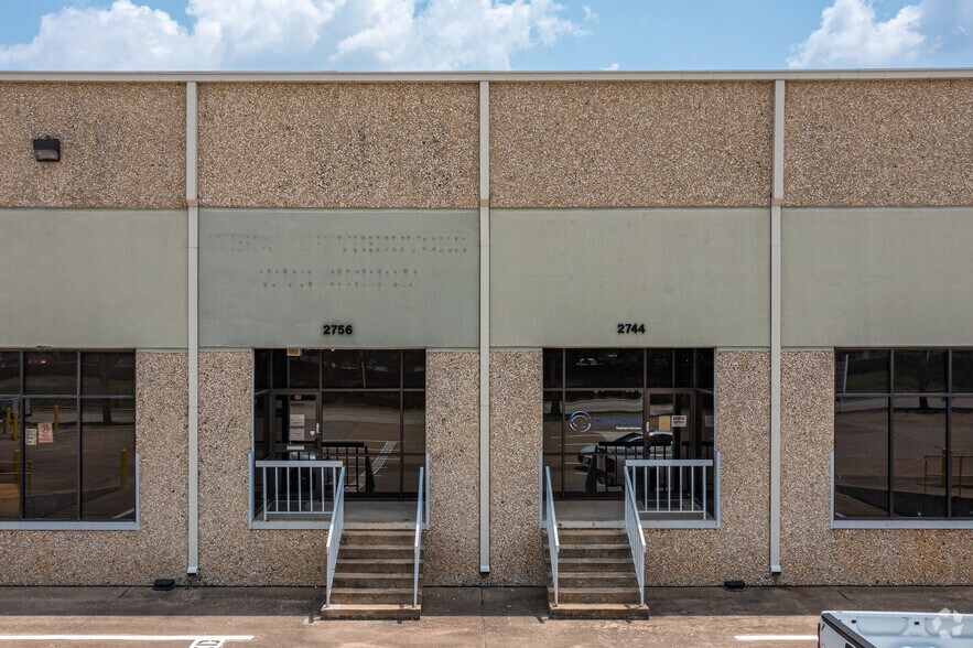 More Photos Of 2740-2760 Regency Dr, Grand Prairie Warehouse For Lease