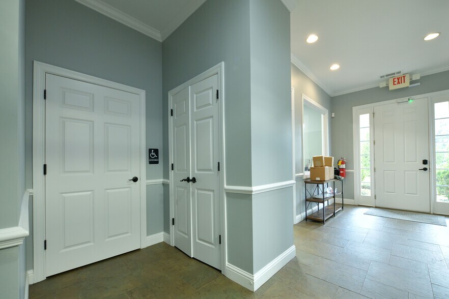 More Photos Of 4994 Lower Roswell Rd, Marietta Office For Lease