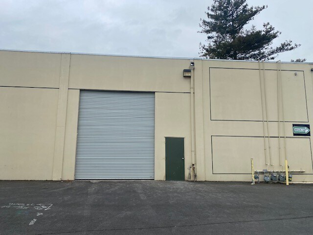 More Photos Of 1330 Ross St, Petaluma Flex For Lease