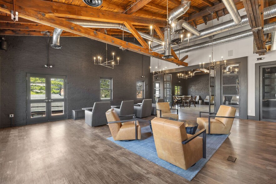 More Photos Of 17 E Brickel St, Columbus General Retail For Lease