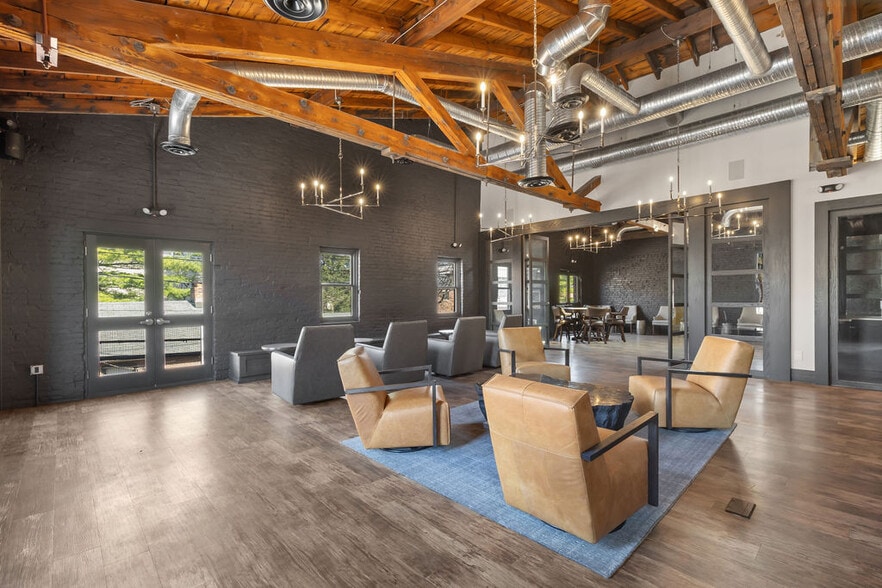 More Photos Of 17 E Brickel St, Columbus General Retail For Sale