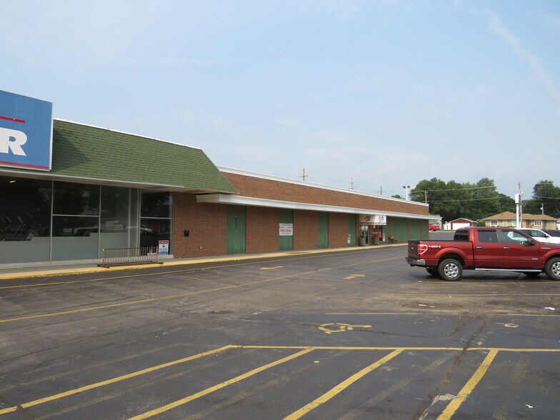 More Photos Of 110 E Waverly St, Morris Unknown For Lease