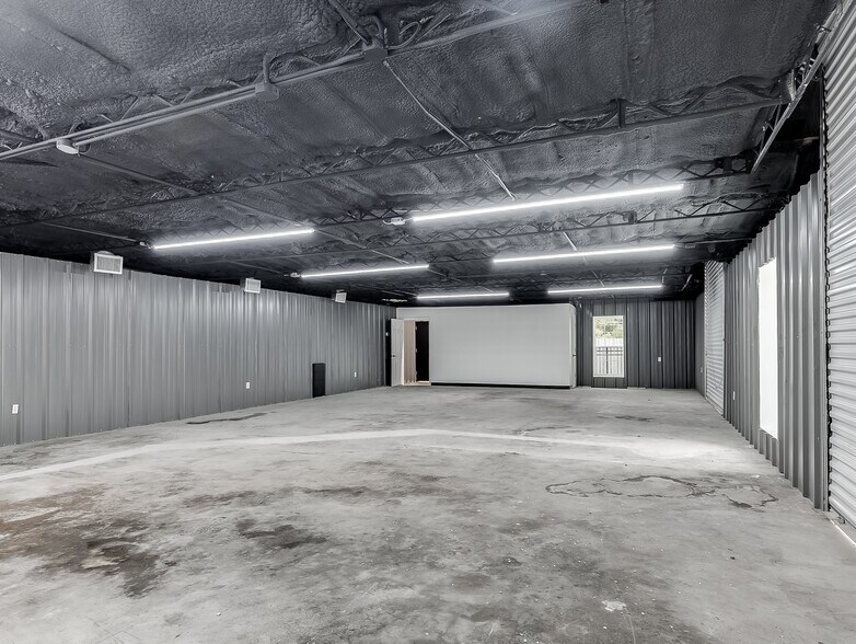 More Photos Of 2922 Cashion Pl, Oklahoma City Warehouse For Sale