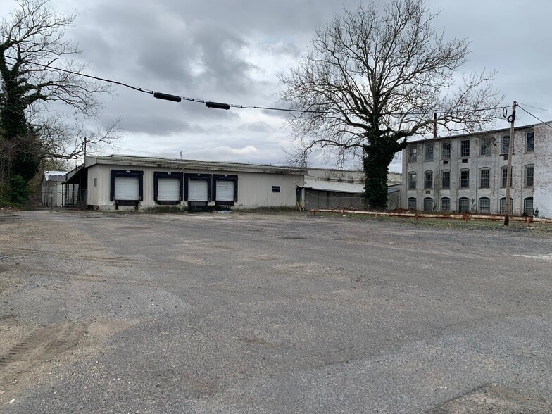 More Photos Of 1 Glass St, Bridgeton Warehouse For Lease