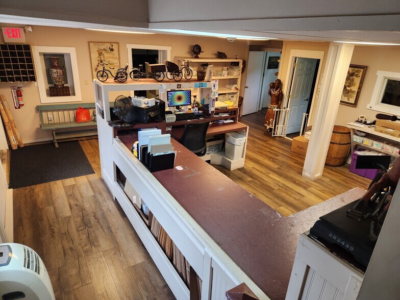 More Photos Of 16 Concord Hill Rd, Pittsfield Office For Sale