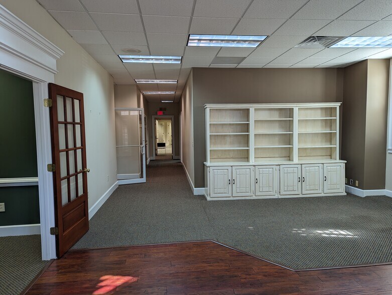 More Photos Of 800 3rd Ave, West Point Office For Sale