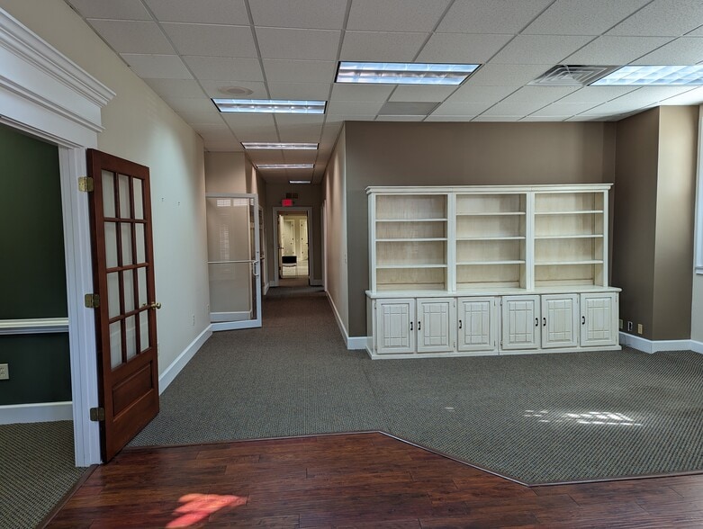More Photos Of 800 3rd Ave, West Point Office For Sale