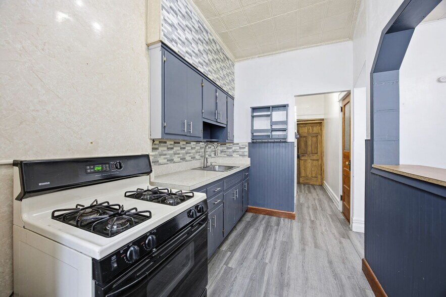 More Photos Of 6067 Putnam Ave, Ridgewood Apartments For Sale