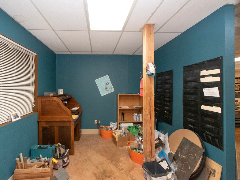 More Photos Of 3368 E Hwy 101, Port Angeles Showroom For Sale