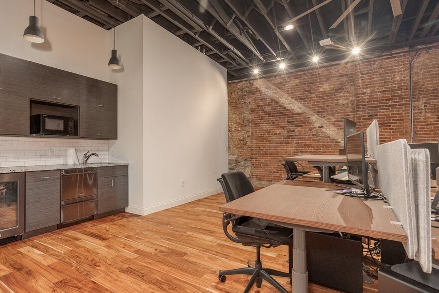More Photos Of 3026-3036 Locust St, Saint Louis Loft Creative Space For Lease